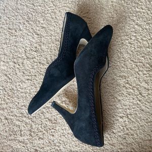 Liz Claiborne Black Embroidered Leather Heels